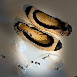 CHANEL Black and Cream Flats